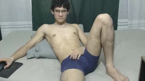 samuel_hills_ii online show from December 18, 8:48 pm