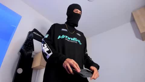   online show from October 15, 4:45 am