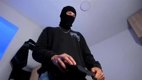   online show from October 25, 8:22 am