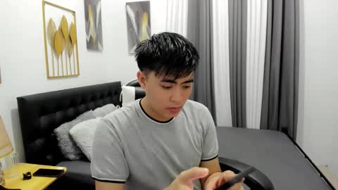 Snapshot of samuelangelo chatting on May 6, 4:41 am Sam online show from May 6, 4:41 am