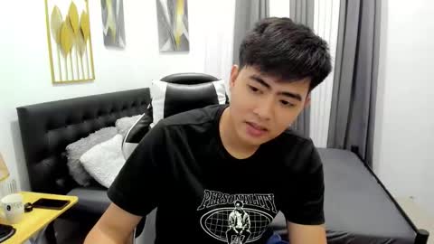Snapshot of samuelangelo chatting on May 7, 2:17 am Sam online show from May 7, 2:17 am