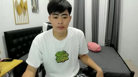 Snapshot of samuelangelo chatting on May 9, 7:02 am Sam online show from May 9, 7:02 am