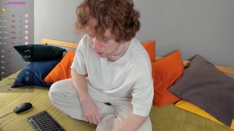 samuelmillerr online show from December 5, 1:28 pm