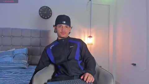 Snapshot of samxx_muscle chatting on December 20, 2:02 pm samxx_muscle online show from December 20, 2:02 pm