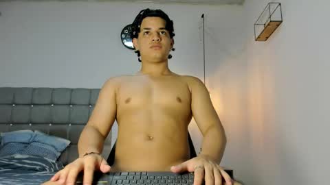 Snapshot of samxx_muscle chatting on January 16, 1:59 pm samxx_muscle online show from January 16, 1:59 pm