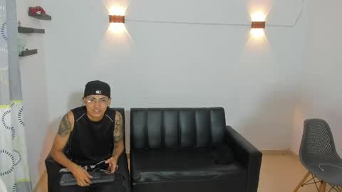 Snapshot of samxx_muscle chatting on May 11, 2:45 pm samxx_muscle online show from May 11, 2:45 pm