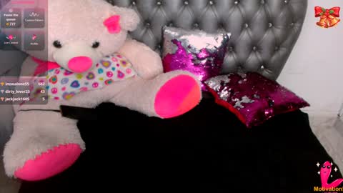 Snapshot of samy__milf chatting on December 15, 6:18 am Sammy online show from December 15, 6:18 am