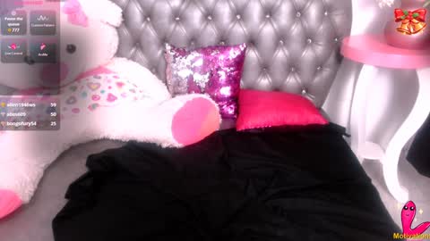Snapshot of samy__milf chatting on December 27, 1:11 am Sammy online show from December 27, 1:11 am