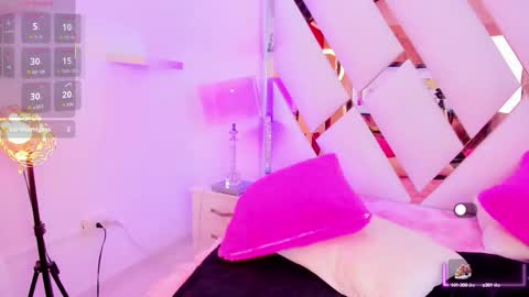 Snapshot of samy__milf chatting on September 19, 9:37 pm Sammy online show from September 19, 9:37 pm