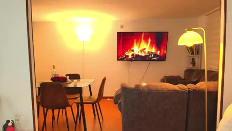 Hello I am absent due to a family calamity I will return soon-hola estoy ausente por un problema familiar volvere pronto. online show from February 3, 12:09 am