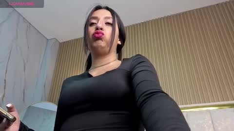 Snapshot of samy_queen_tx chatting on October 1, 12:11 pm Online 800 to 1400 online show from October 1, 12:11 pm