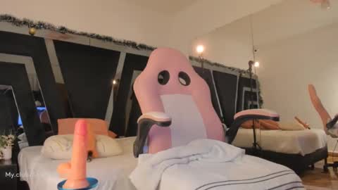 Snapshot of samy_ross_ chatting on December 11, 1:58 am Find me at when im offline here. online show from December 11, 1:58 am