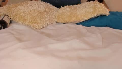 Snapshot of samy_ross_ chatting on January 10, 7:21 pm Find me at when im offline here. online show from January 10, 7:21 pm