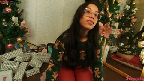 Snapshot of samyonichan chatting on December 29, 4:38 am Special show on 17 december and 23 UwU online show from December 29, 4:38 am