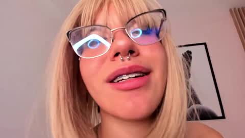 samysharky online show from March 8, 11:39 pm