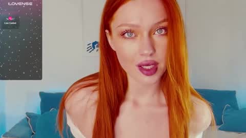 Snapshot of sanda_red chatting on December 23, 4:50 pm Sanda3   online show from December 23, 4:50 pm