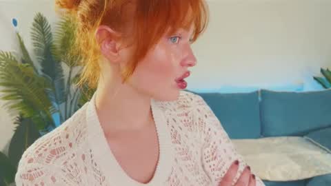 Snapshot of sanda_red chatting on October 15, 1:33 pm Sanda3   online show from October 15, 1:33 pm