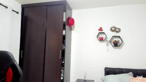 Sanddi  online show from April 4, 8:39 pm