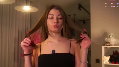 Snapshot of sandiule chatting on November 14, 1:26 am Emma online show from November 14, 1:26 am