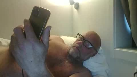 sandnesrune523 online show from May 17, 6:48 pm
