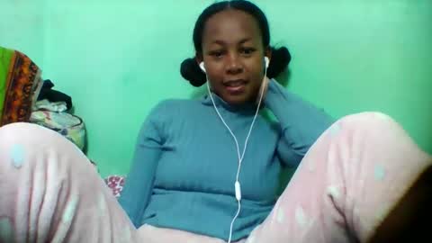 Snapshot of sandra1253099 chatting on December 2, 7:03 am sandra1253099 online show from December 2, 7:03 am