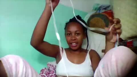 Snapshot of sandra1253099 chatting on December 5, 7:43 pm sandra1253099 online show from December 5, 7:43 pm