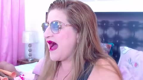 Snapshot of sandra_20_ chatting on September 23, 11:35 am SANDRA online show from September 23, 11:35 am