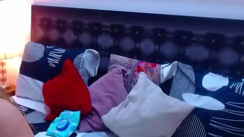 Snapshot of sandra_20_ chatting on October 26, 10:32 am SANDRA online show from October 26, 10:32 am