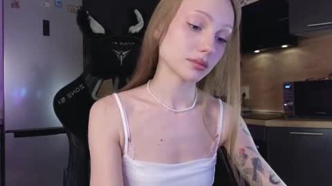 Snapshot of sandra_buika chatting on June 6, 5:17 pm Sandra Lillys Page online show from June 6, 5:17 pm