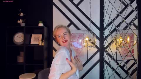 Sandra online show from February 9, 8:44 am