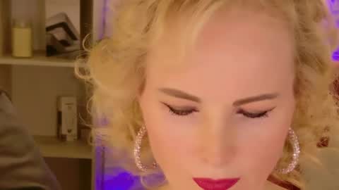 Snapshot of sandra_kind chatting on April 27, 5:27 am Sandra online show from April 27, 5:27 am