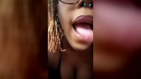 Snapshot of sandra_princess18 chatting on July 21, 10:34 pm sandra_princess18 online show from July 21, 10:34 pm