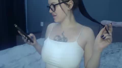 Snapshot of sandra_smith3007 chatting on June 3, 6:27 am sandra_smith3007 online show from June 3, 6:27 am