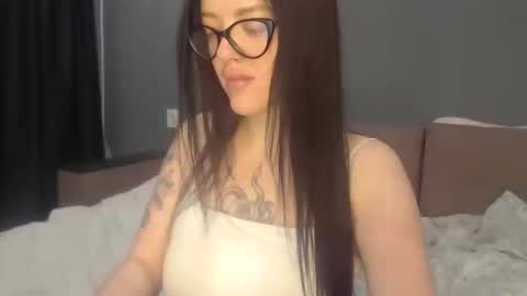Snapshot of sandra_smith3007 chatting on June 4, 7:47 am sandra_smith3007 online show from June 4, 7:47 am