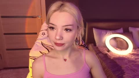 Snapshot of sandraboyl chatting on February 4, 1:02 am Sandy online show from February 4, 1:02 am