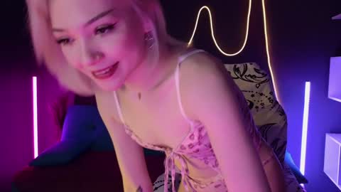 Snapshot of sandraboyl chatting on February 7, 11:12 am Sandy online show from February 7, 11:12 am