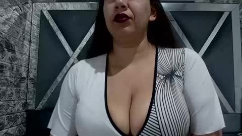 Snapshot of sandraclarkx69 chatting on December 30, 11:04 am sandraclarkx69 online show from December 30, 11:04 am