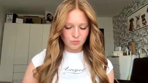 Ellie online show from August 4, 10:07 am