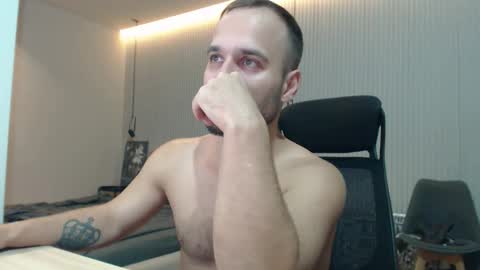 DeAlex online show from October 3, 7:55 pm