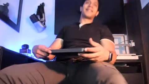 Snapshot of sandrolatino chatting on June 22, 1:51 am sandrolatino online show from June 22, 1:51 am