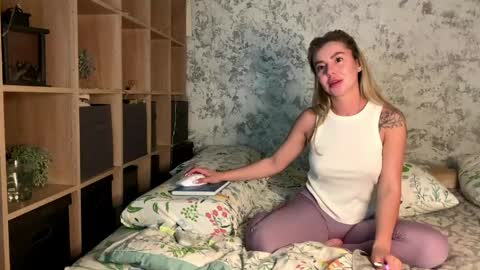 Sandy online show from April 27, 4:49 pm