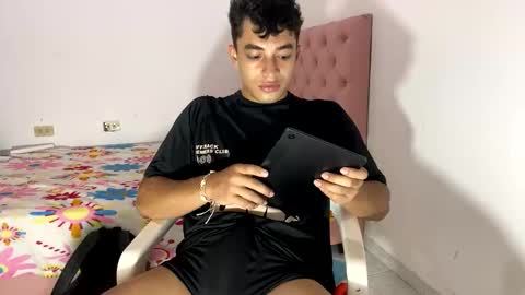 Snapshot of santi36rt chatting on September 24, 7:28 pm santi36rt online show from September 24, 7:28 pm