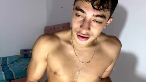 Snapshot of santi36rt chatting on October 26, 5:52 pm santi36rt online show from October 26, 5:52 pm