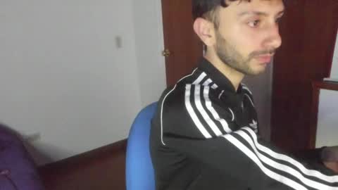 Snapshot of santi_mateo chatting on March 9, 4:05 am Santi online show from March 9, 4:05 am