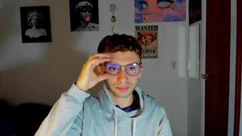 Snapshot of santi_mateo chatting on October 26, 3:56 am Santi online show from October 26, 3:56 am