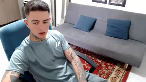 Snapshot of santi_ss chatting on December 15, 4:00 pm santi_ss online show from December 15, 4:00 pm