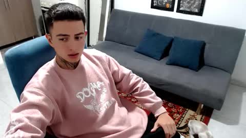 Snapshot of santi_ss chatting on December 22, 12:51 am santi_ss online show from December 22, 12:51 am