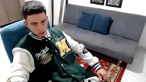 Snapshot of santi_ss chatting on December 22, 3:31 pm santi_ss online show from December 22, 3:31 pm