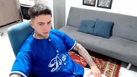 Snapshot of santi_ss chatting on January 6, 2:43 pm santi_ss online show from January 6, 2:43 pm