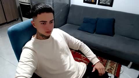 Snapshot of santi_ss chatting on January 11, 12:48 am santi_ss online show from January 11, 12:48 am